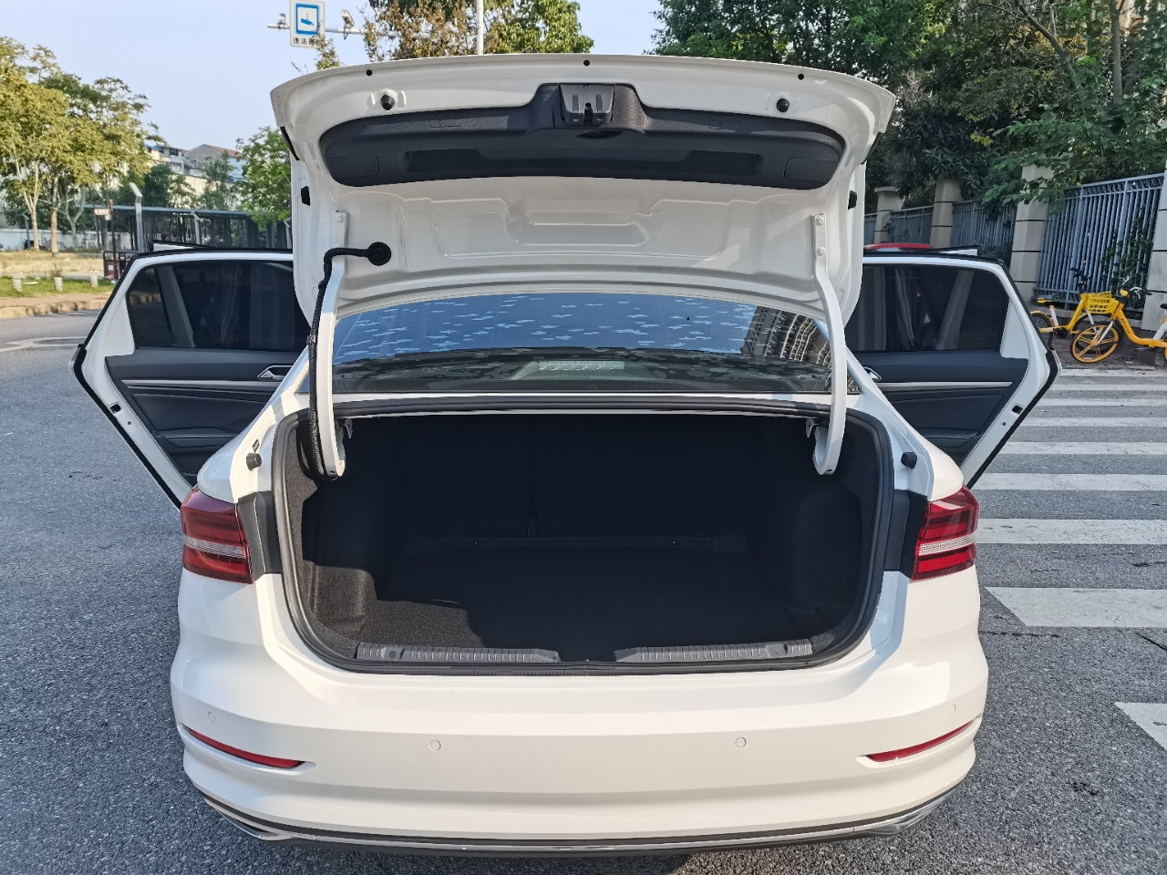 Volkswagen Lavida 280TSI DSG Comfort Line 2022 года седан