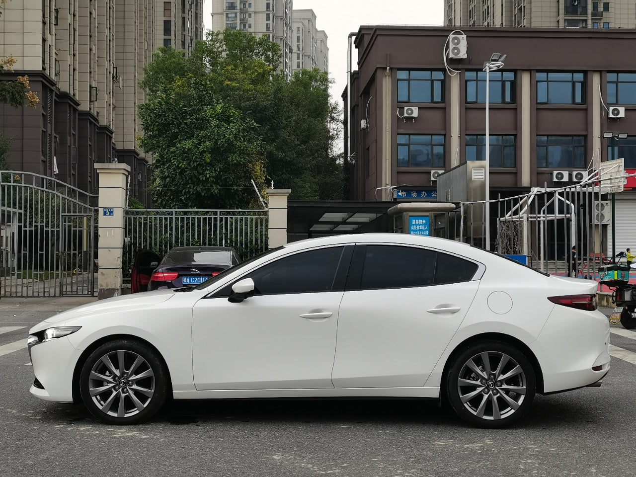 Mazda 3 Sedan 2.0L Automatic 2021 года, предпочтительная комплектация