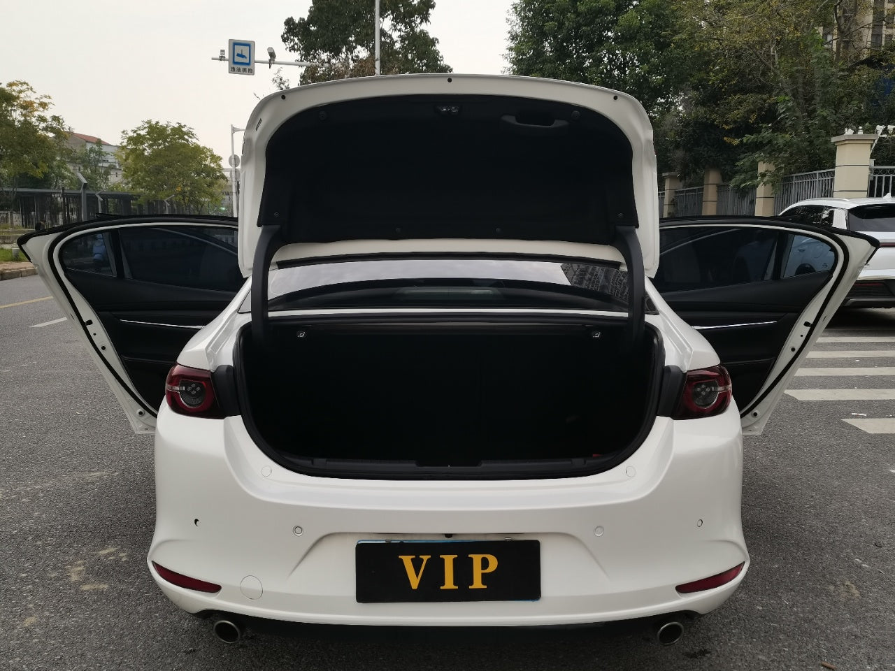 Mazda 3 Sedan 2.0L Automatic 2021 года, предпочтительная комплектация