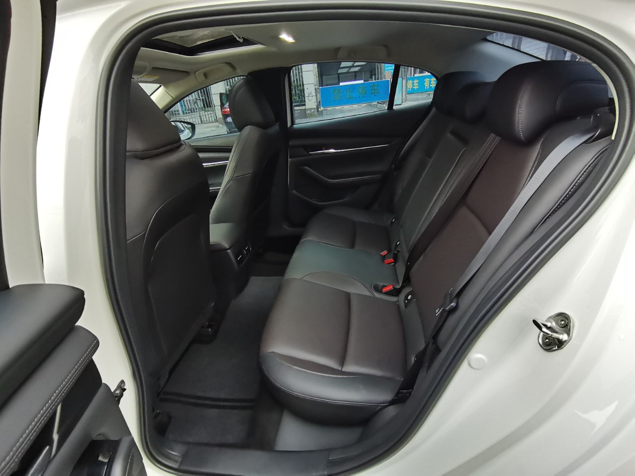 Mazda 3 Sedan 2.0L Automatic 2021 года, предпочтительная комплектация