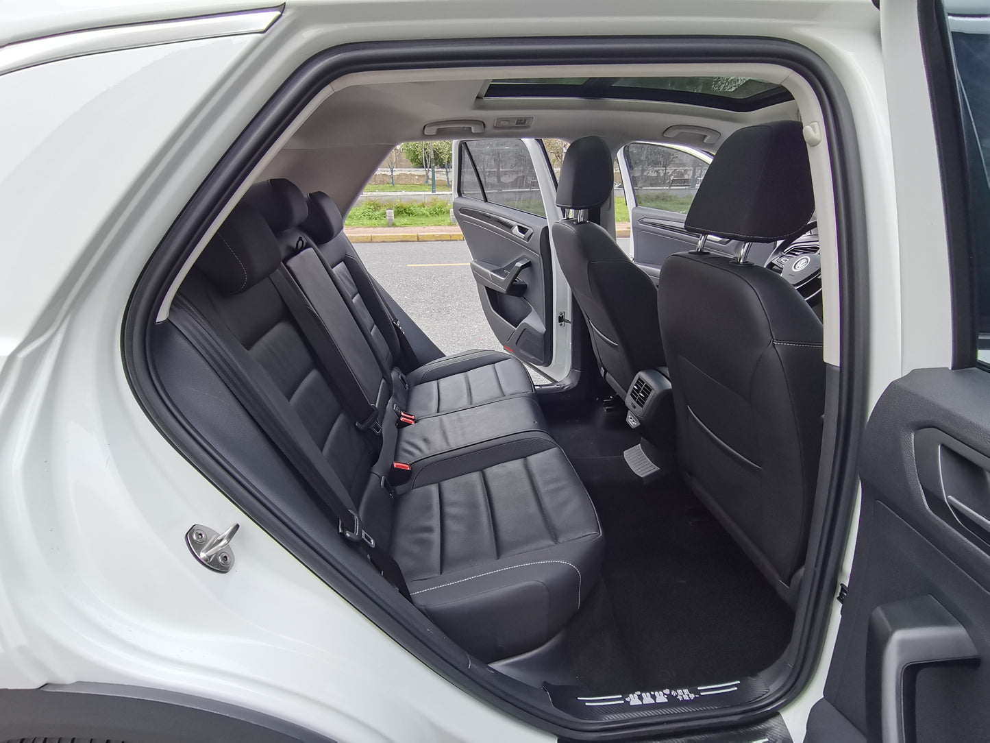 Volkswagen T-ROC Exploration Song 2022 280TSI DSG 2WD Комфорт ПЛЮС