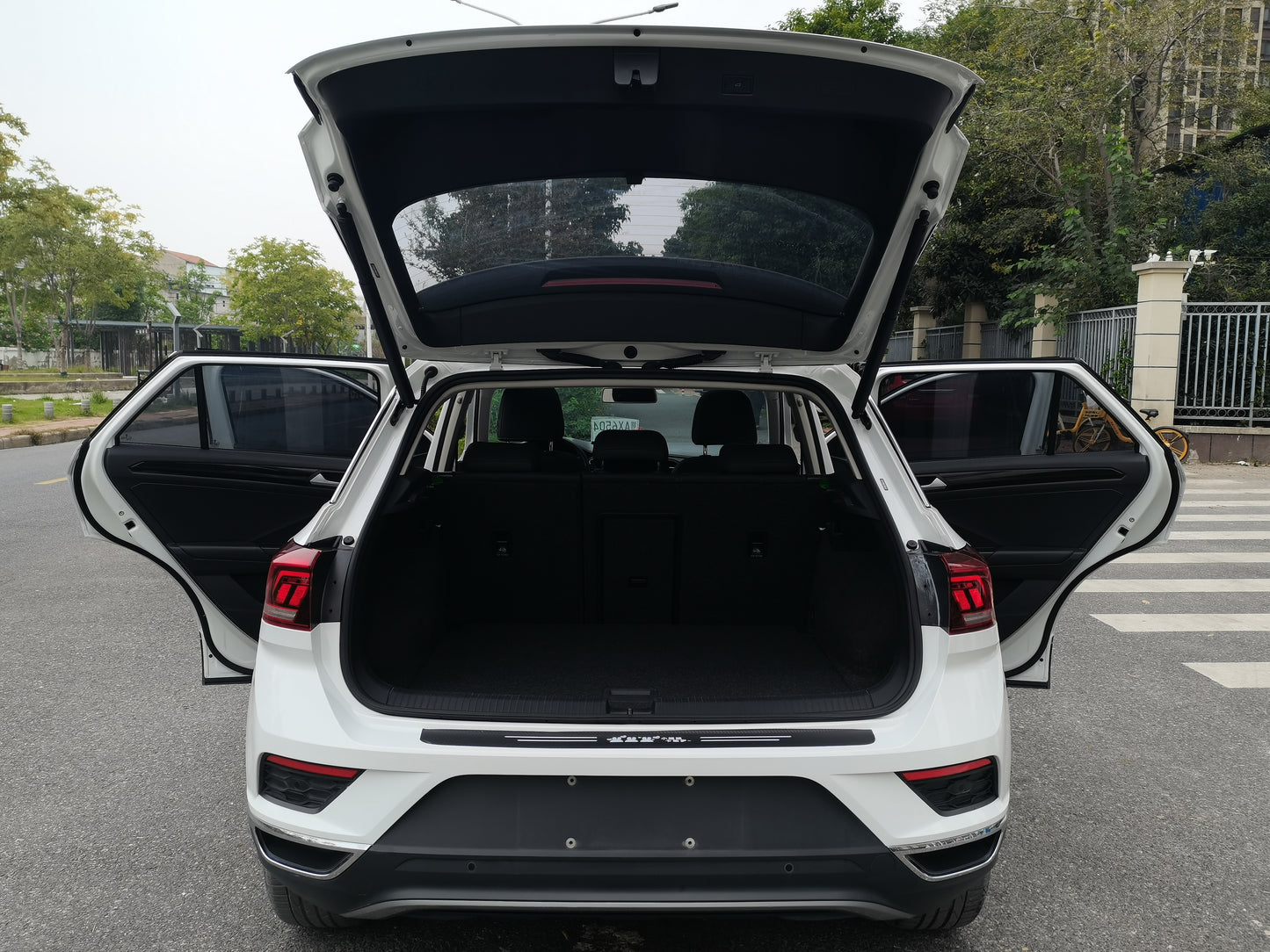 Volkswagen T-ROC Exploration Song 2022 280TSI DSG 2WD Комфорт ПЛЮС