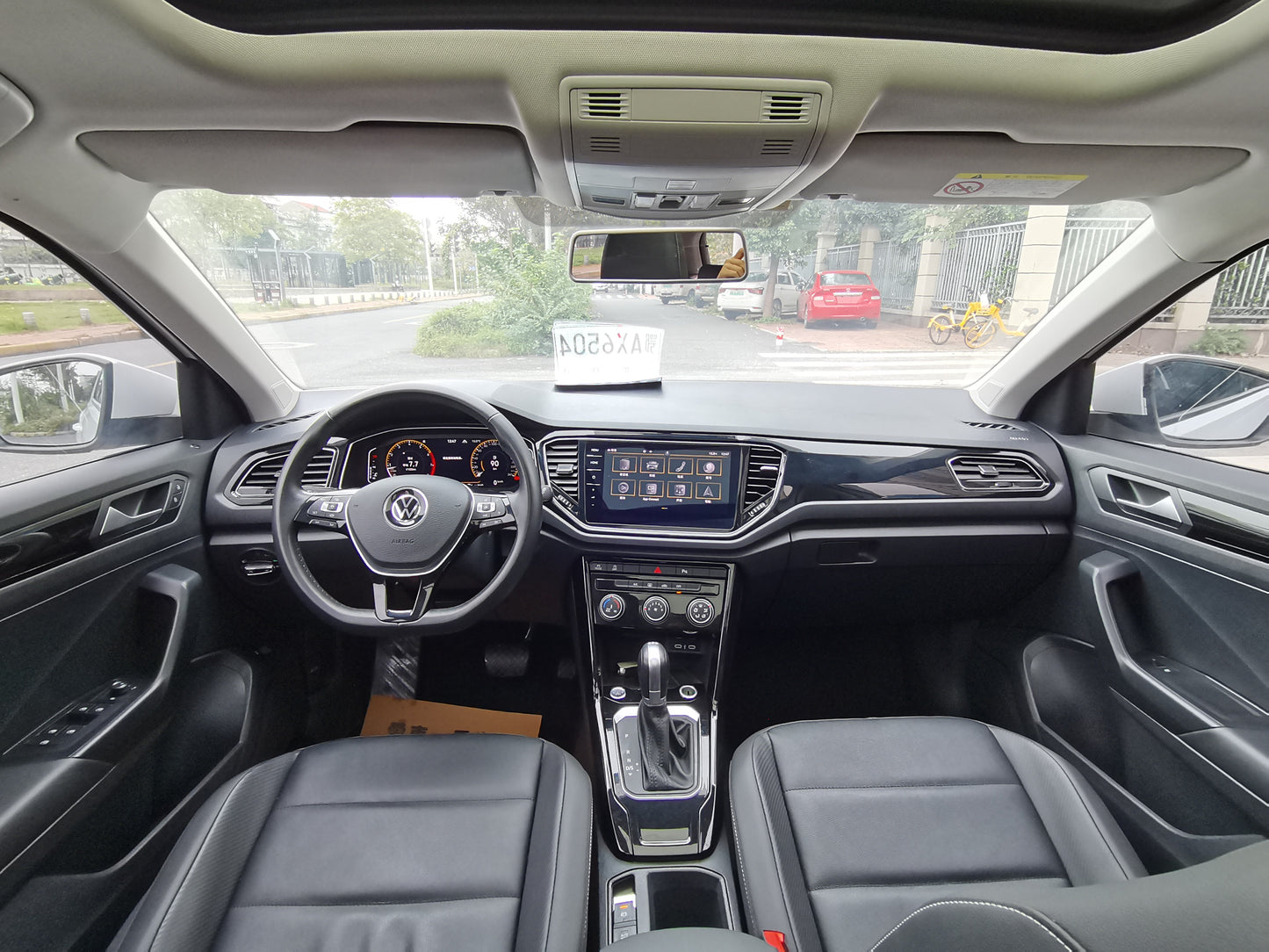 Volkswagen T-ROC Exploration Song 2022 280TSI DSG 2WD Комфорт ПЛЮС