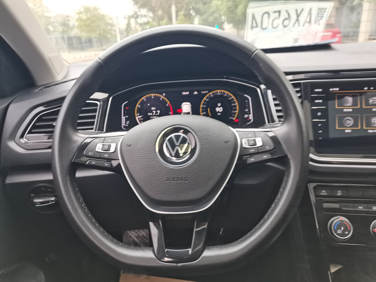 Volkswagen T-ROC Exploration Song 2022 280TSI DSG 2WD Комфорт ПЛЮС