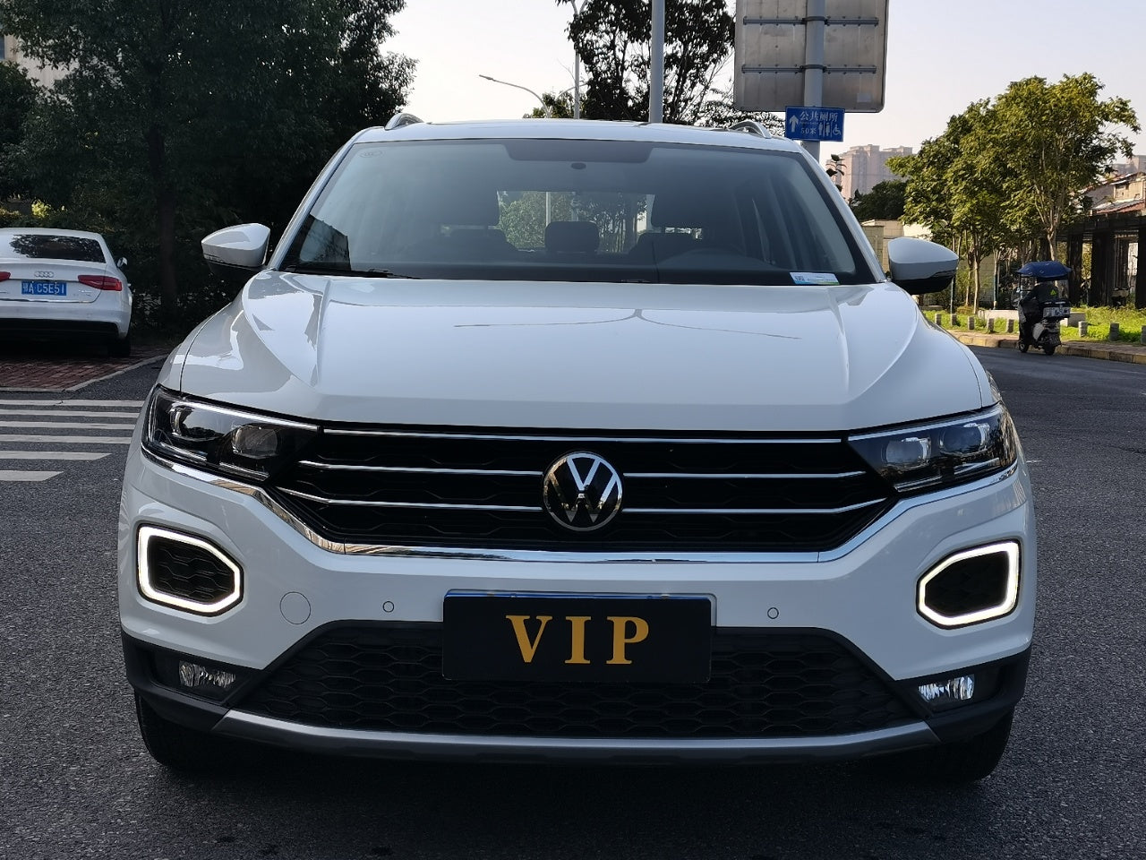 Volkswagen T-ROC Exploration Song 2022 280TSI DSG 2WD Комфорт ПЛЮС