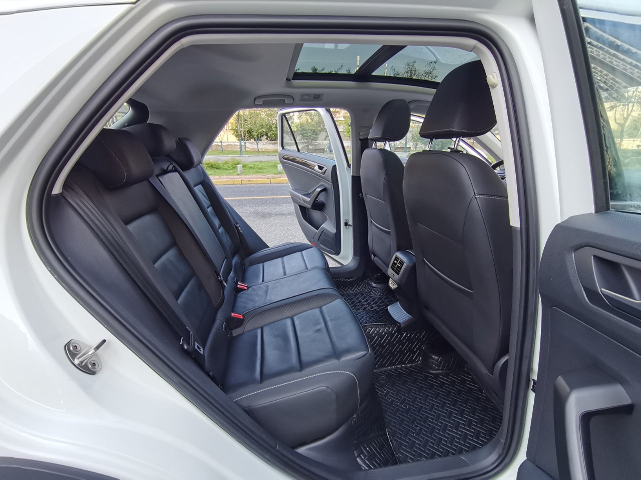 Volkswagen T-ROC Exploration Song 2022 280TSI DSG 2WD Комфорт ПЛЮС