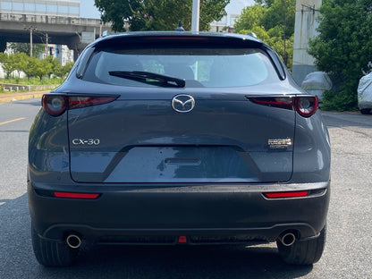 Автомобиль CX-30 2020 года, 2,0 л, автомобильный двигатель.