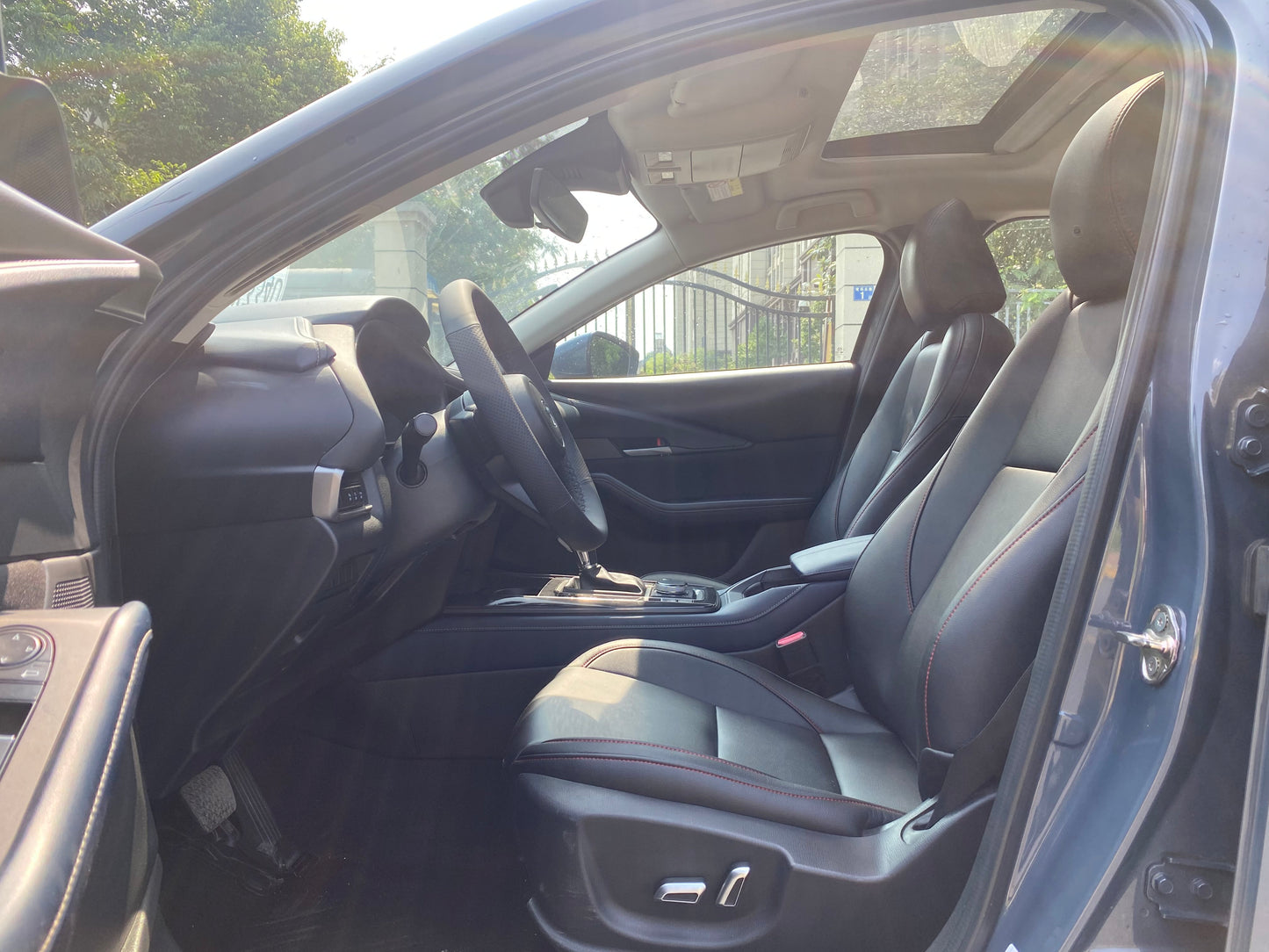 Автомобиль CX-30 2020 года, 2,0 л, автомобильный двигатель.