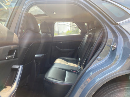 Автомобиль CX-30 2020 года, 2,0 л, автомобильный двигатель.