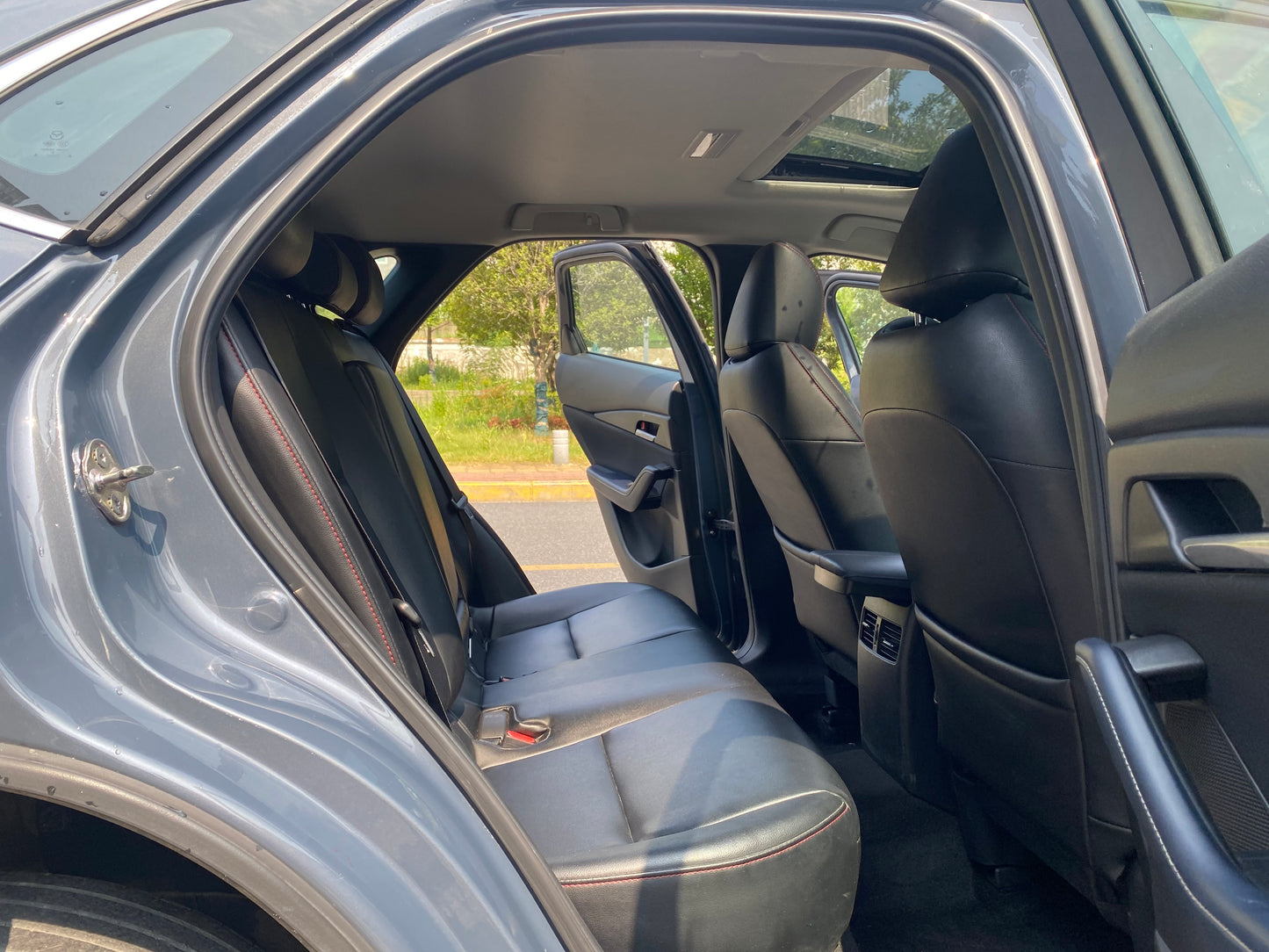 Автомобиль CX-30 2020 года, 2,0 л, автомобильный двигатель.