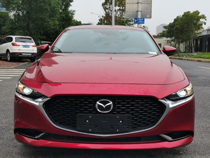 Mazda Axela 2021 вид спереди
