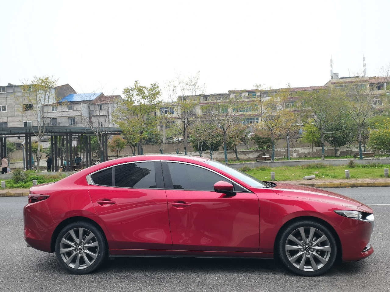 Mazda Axela 2021 вид сбоку