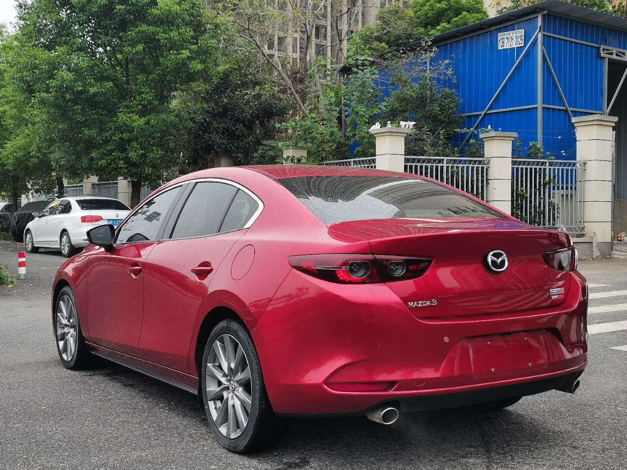 Mazda Axela 2021 вид сзади