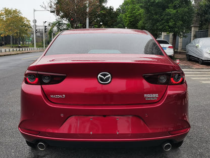 Mazda Axela 2021 вид сзади
