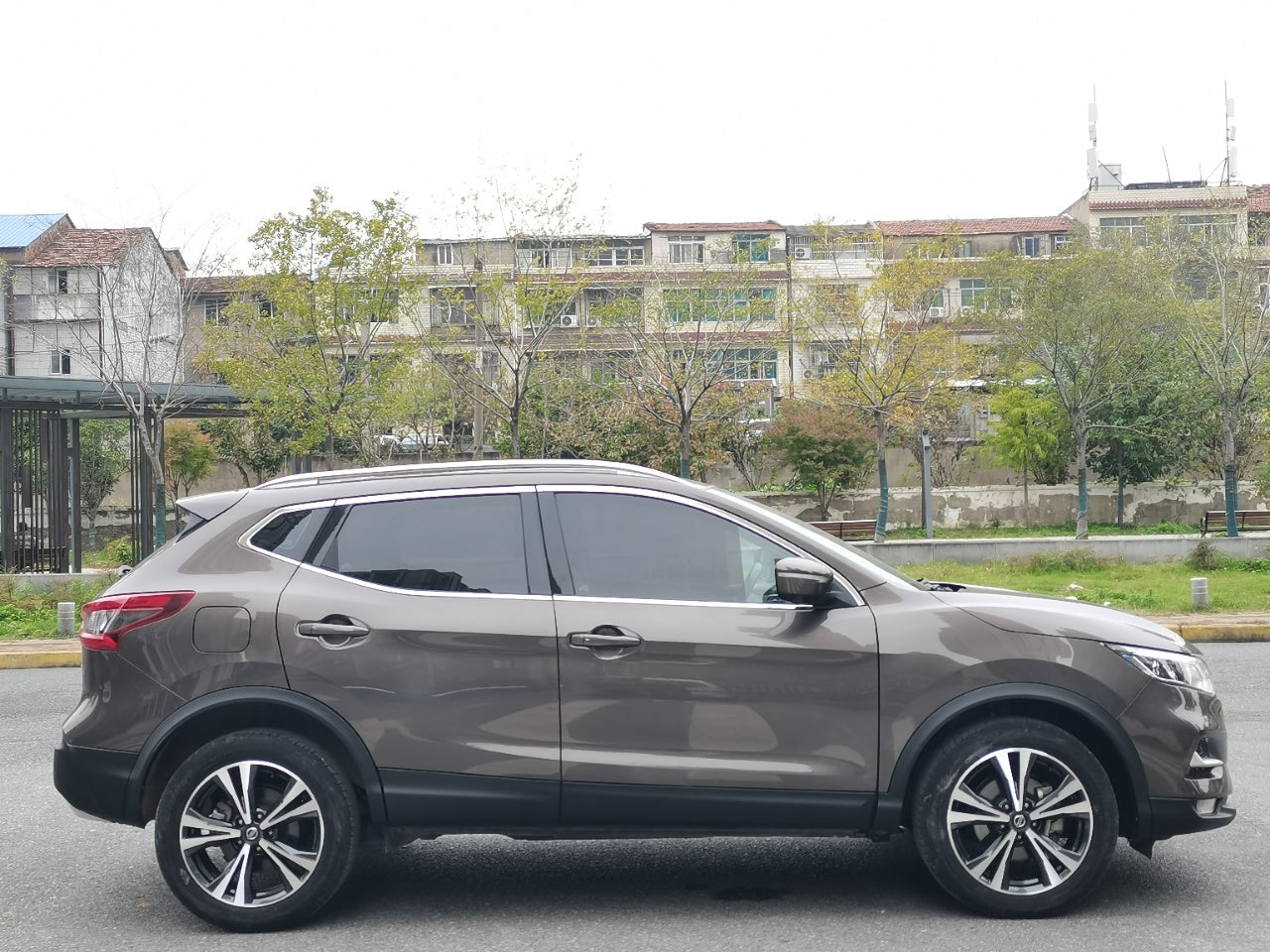 Nissan Qashqai 2022 вид сбоку