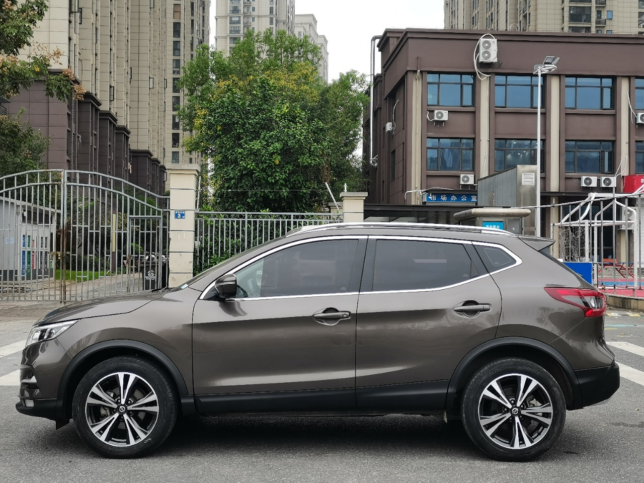 Nissan Qashqai 2022 вид сбоку