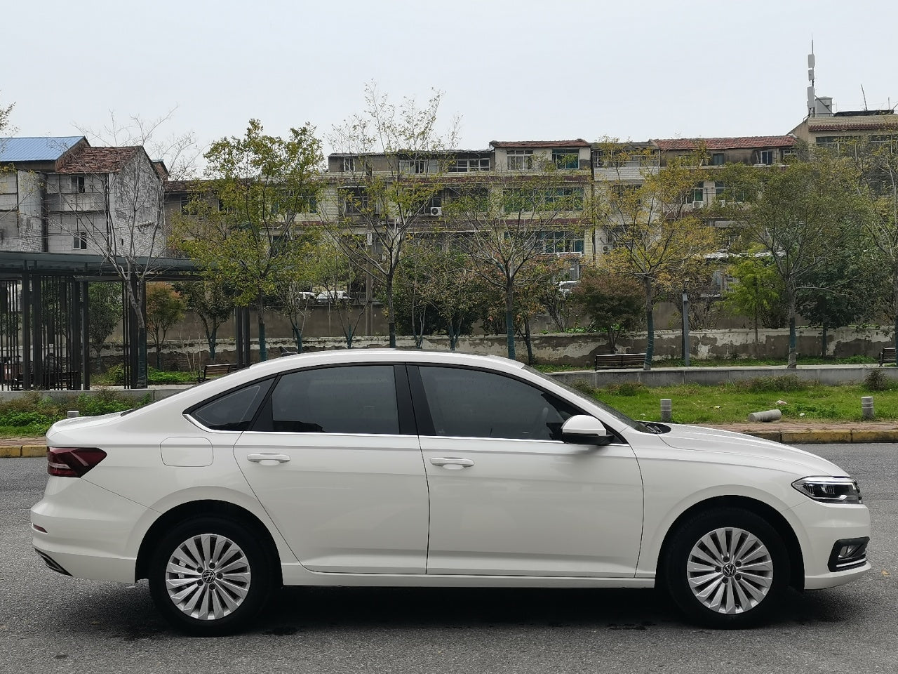 Volkswagen Lavida 2022 вид сбоку