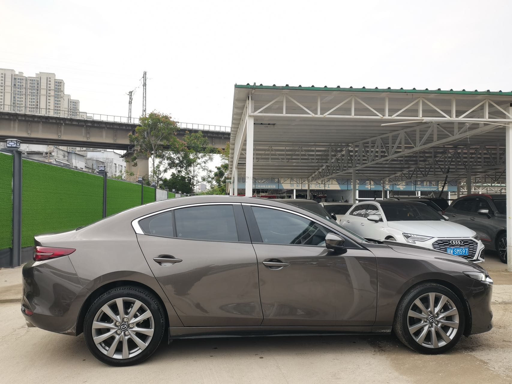 Mazda Axela 2021 вид сбоку