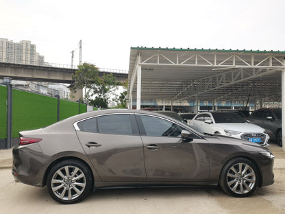 Mazda Axela 2021 вид сбоку