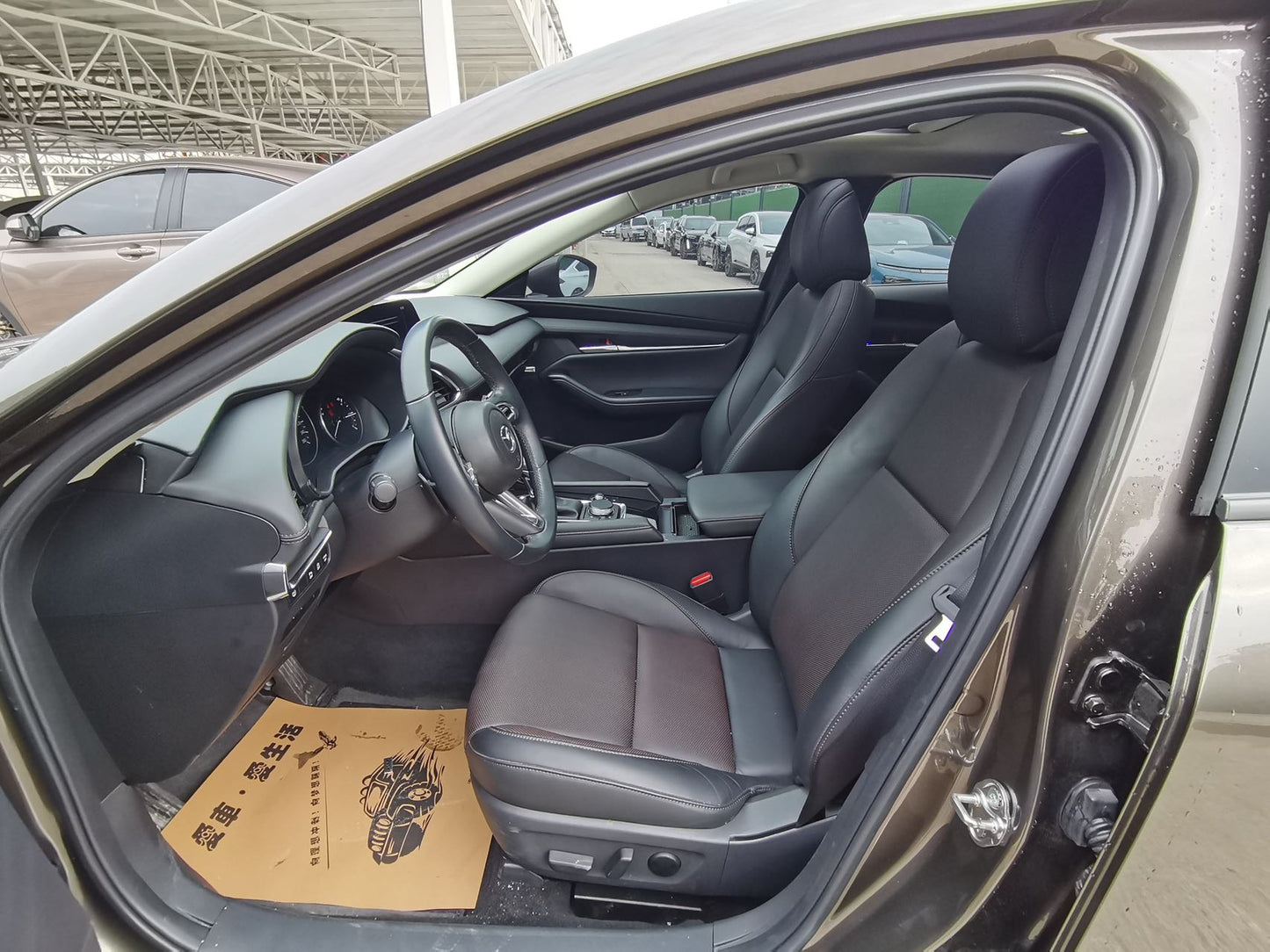 Mazda Axela 2021 интерьер салона