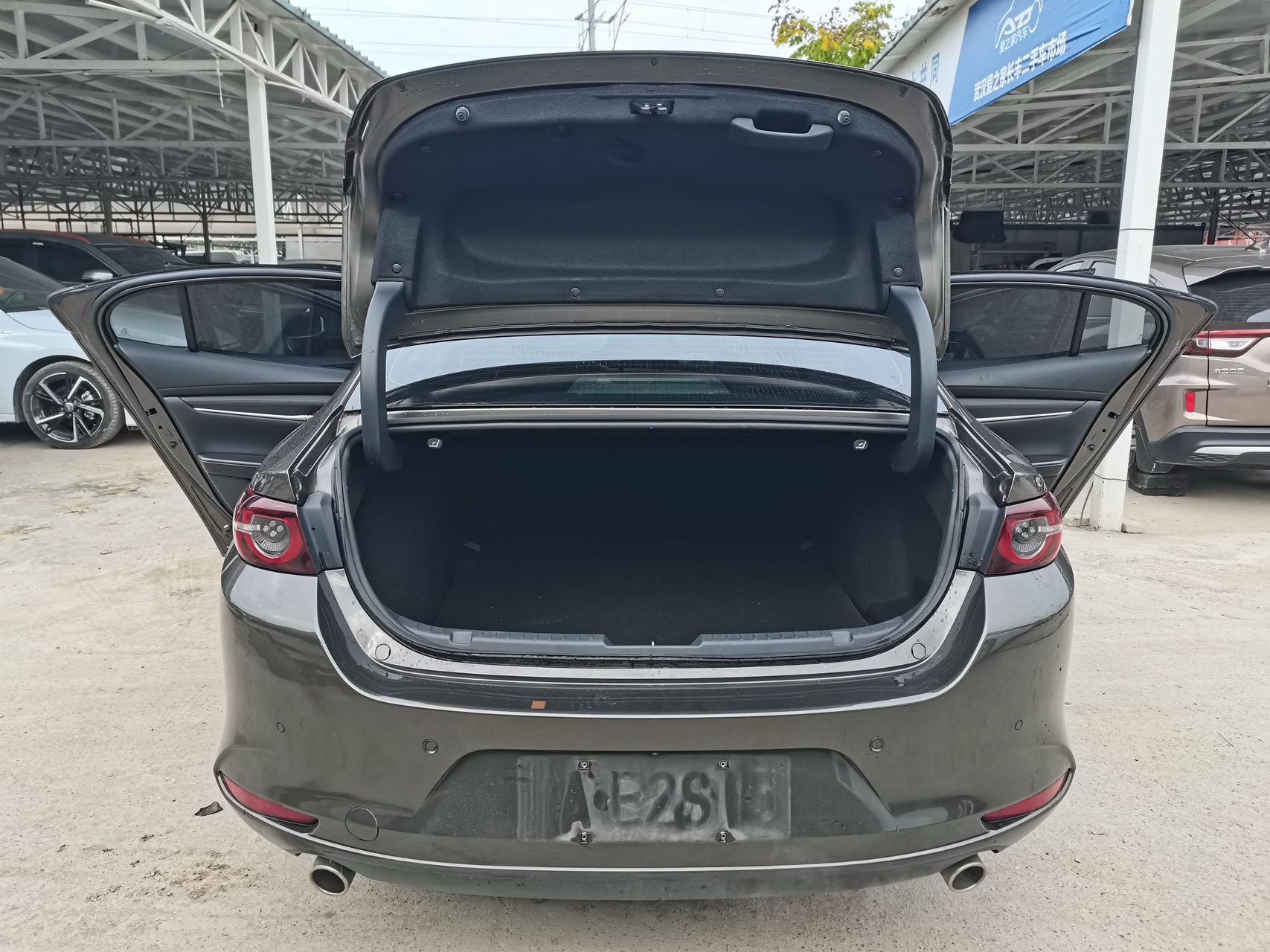 Mazda Axela 2021 вид сзади