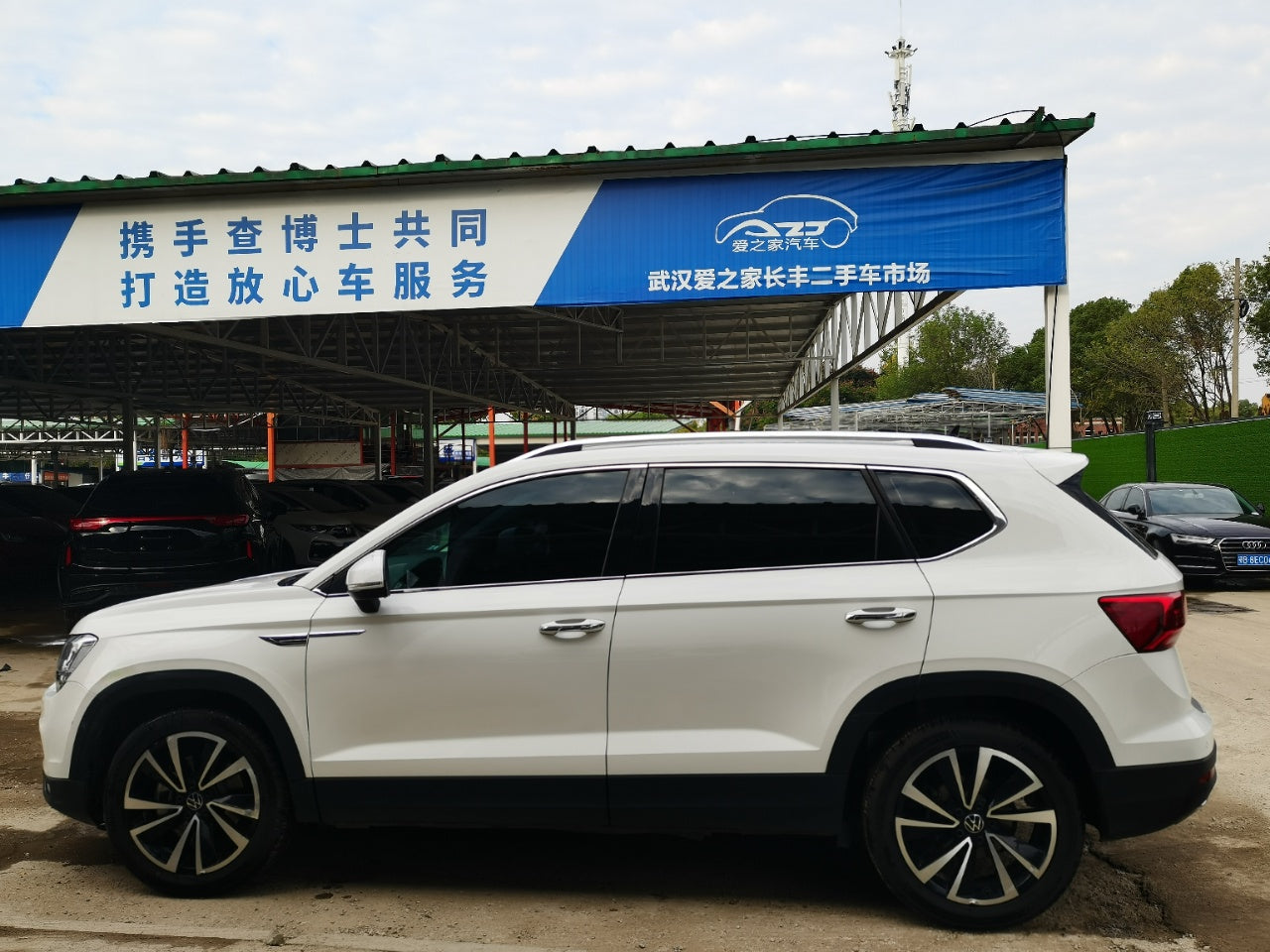 Volkswagen Tharu 2022 вид сбоку