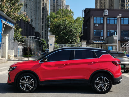 Geely Binyue 2021 вид сбоку