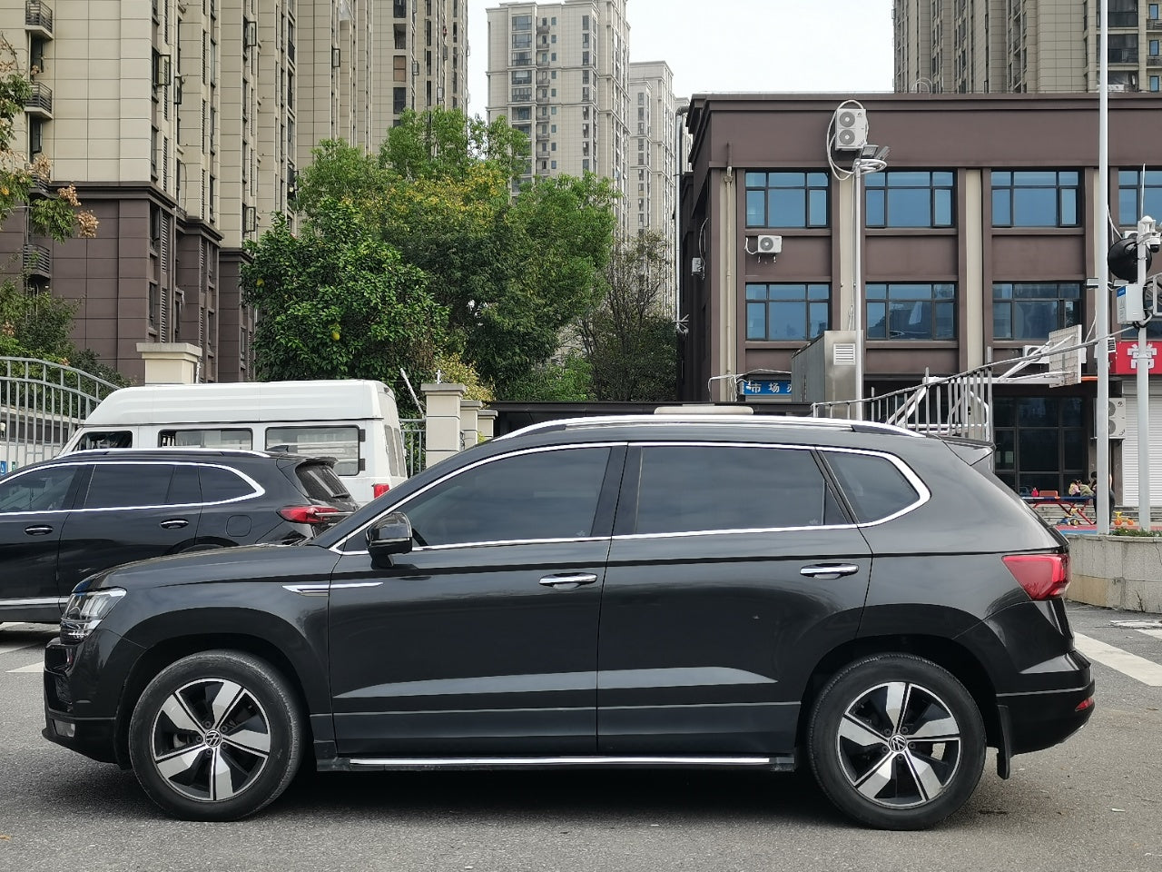 Volkswagen Tharu 2021 вид сбоку