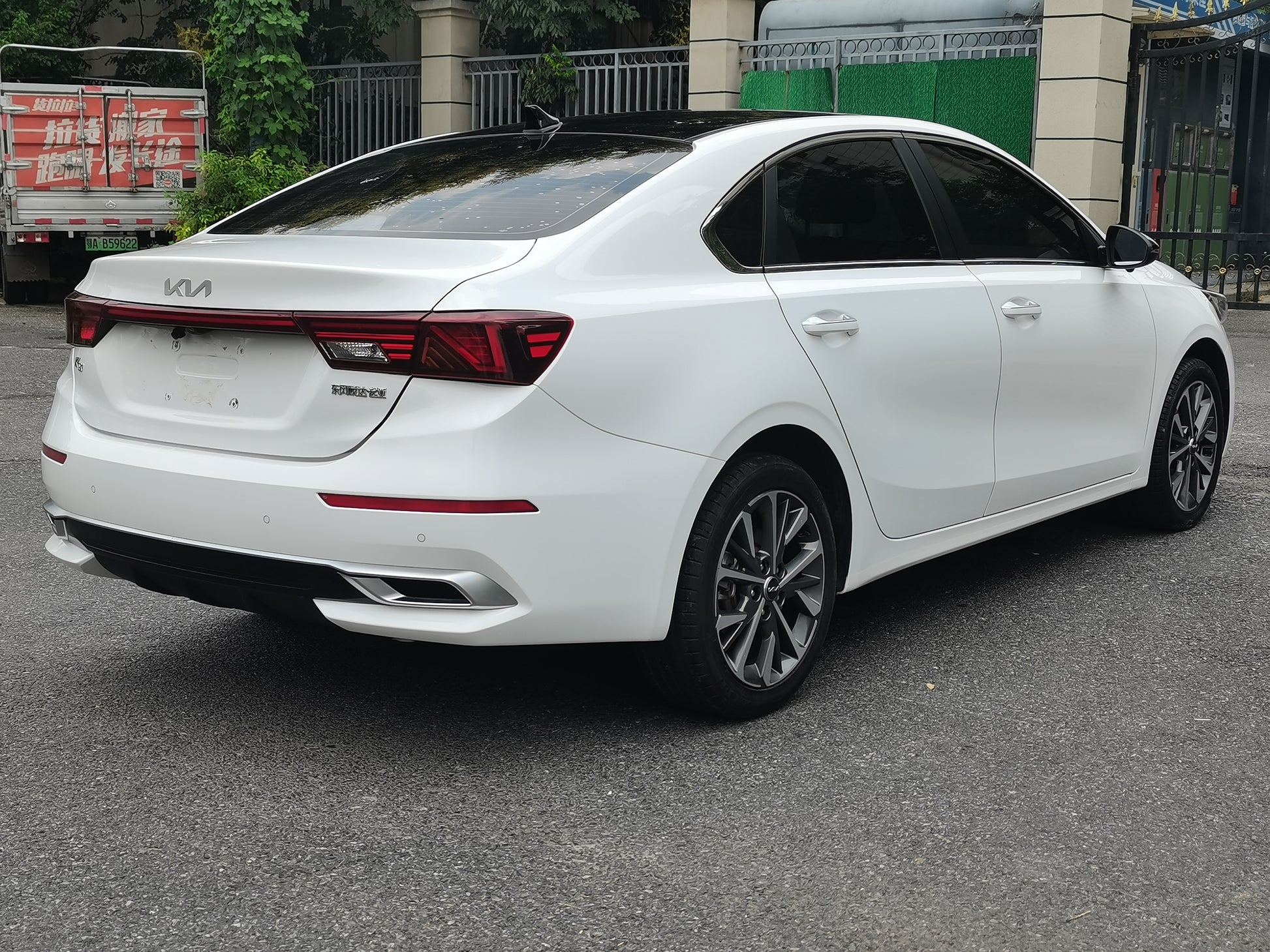 Задний вид Kia K3 2021