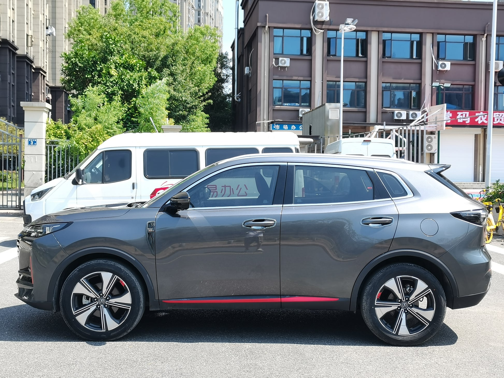 Боковой вид Changan CS55 Plus 2022