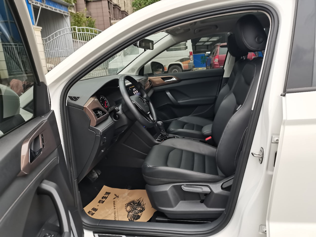 Tharu интерьер