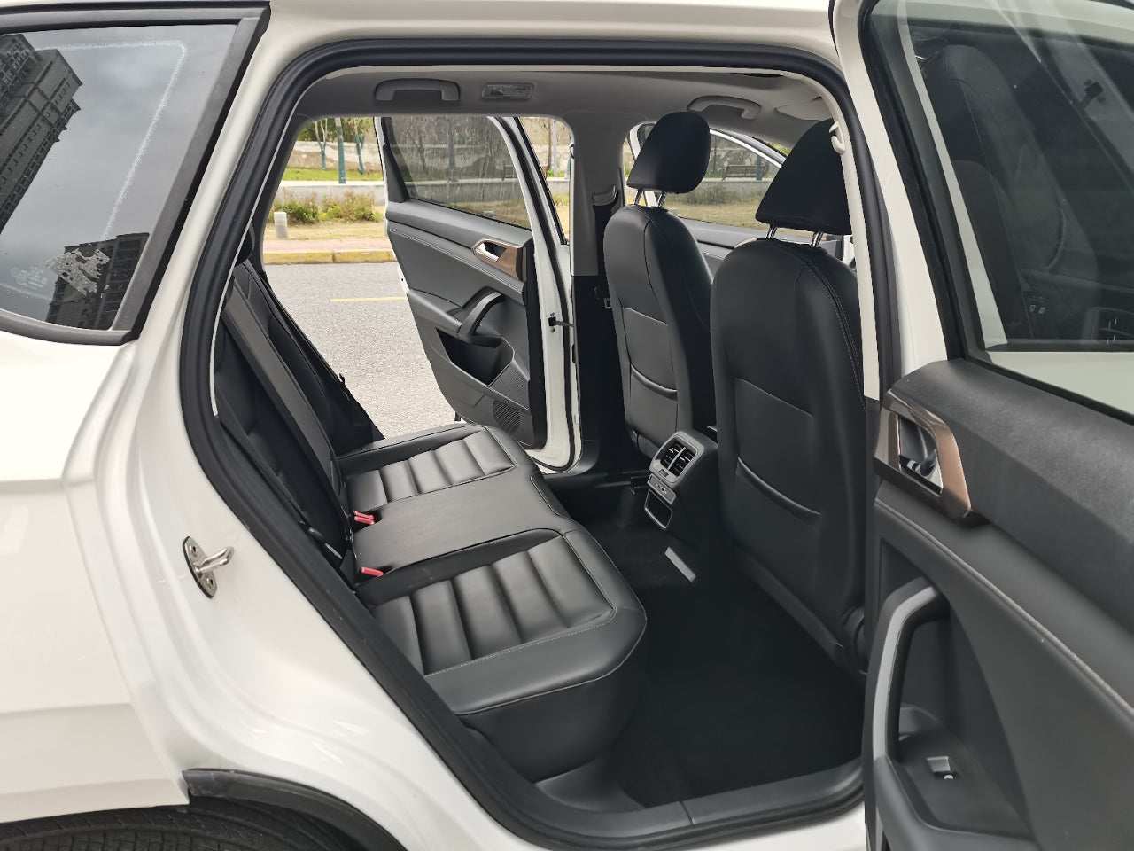 Tharu интерьер