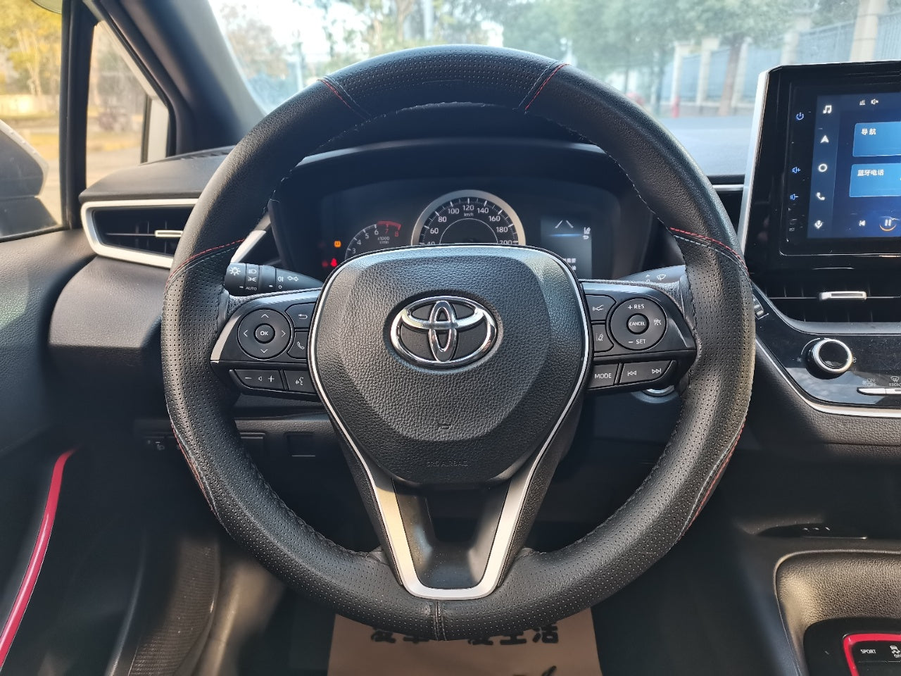 Toyota Corolla, салон и приборы