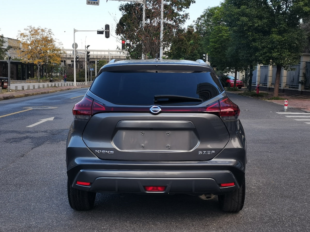 Nissan Kicks, вид сзади