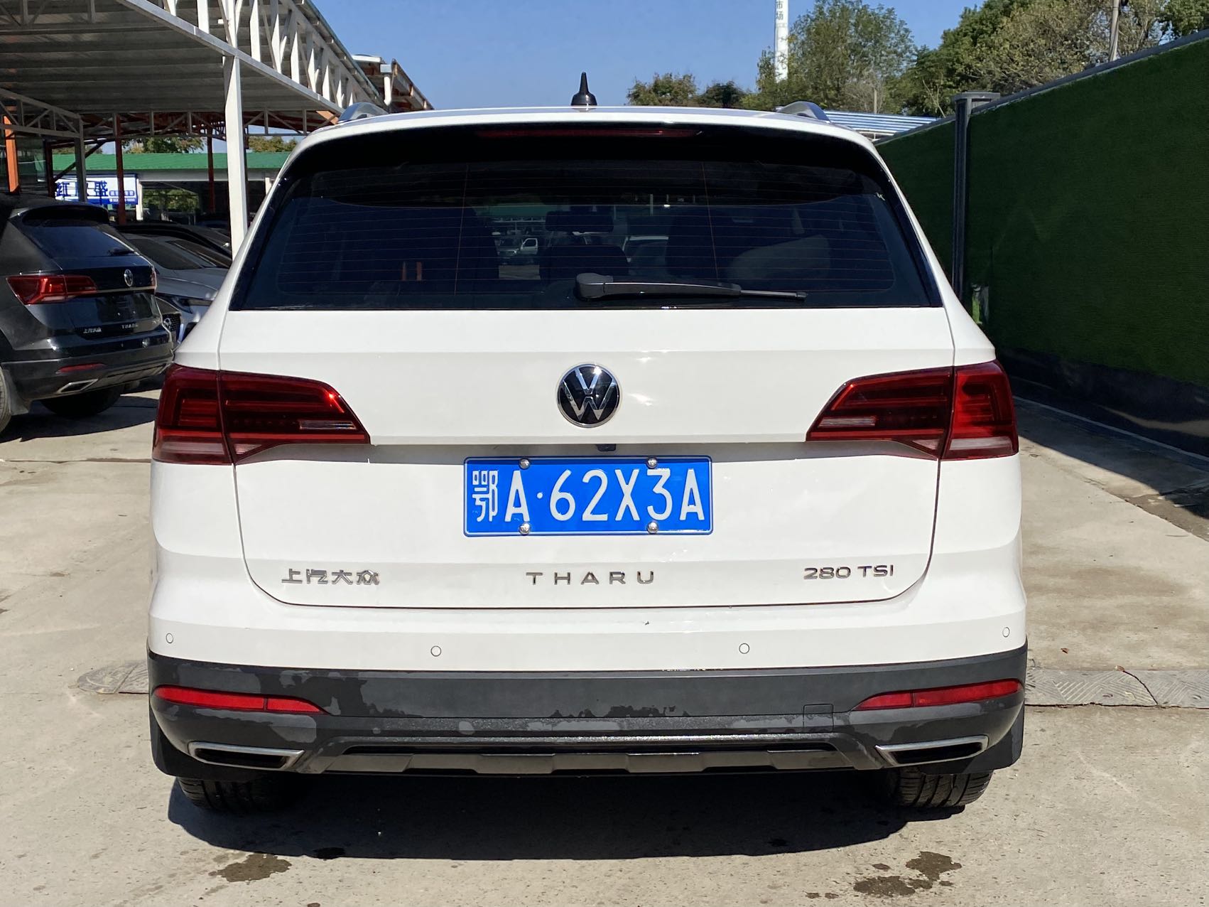 Volkswagen Tharu, вид сзади