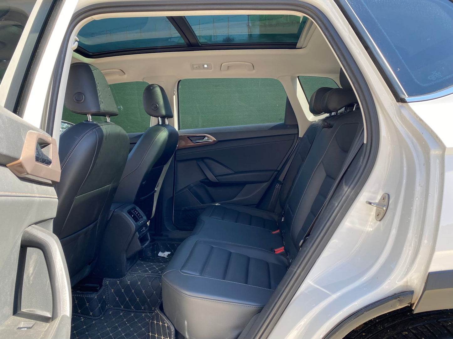 Volkswagen Tharu, задний ряд