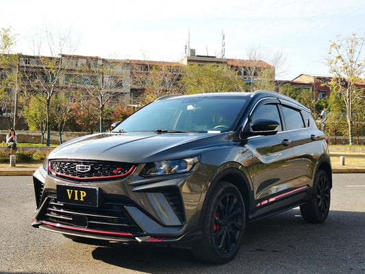 Geely Coolray 2021 вид сбоку