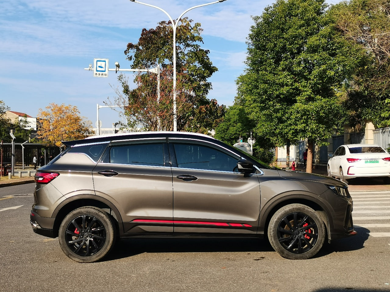 Geely Binyue 2021, вид сбоку