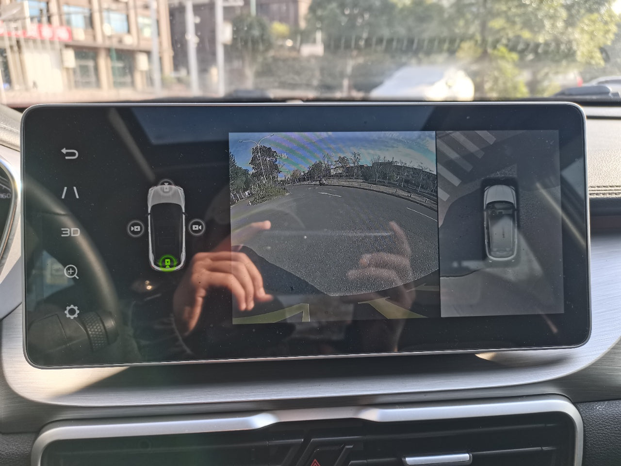 Geely Binyue, салон и панель приборов