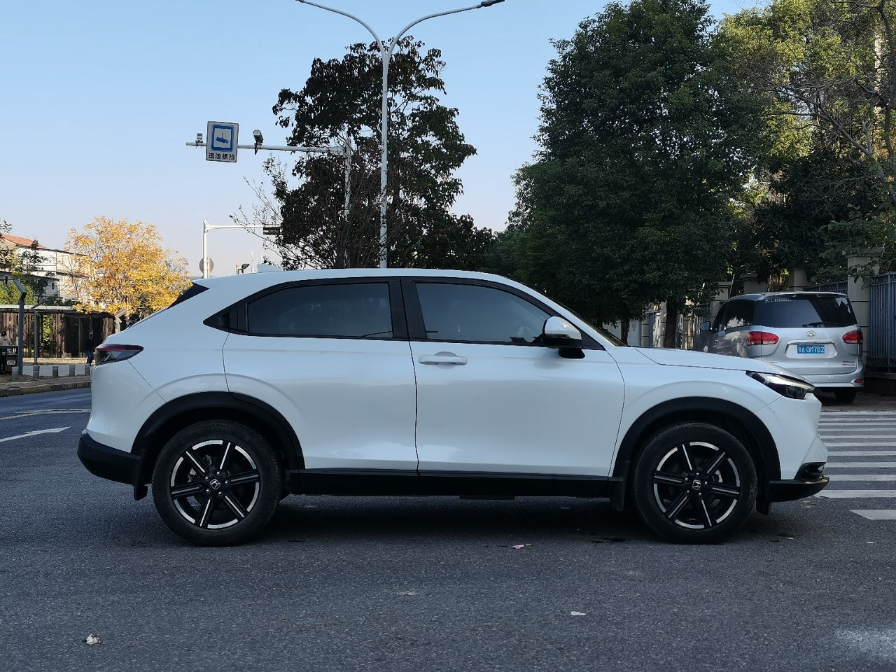 Honda Vezel 2023 вид сбоку