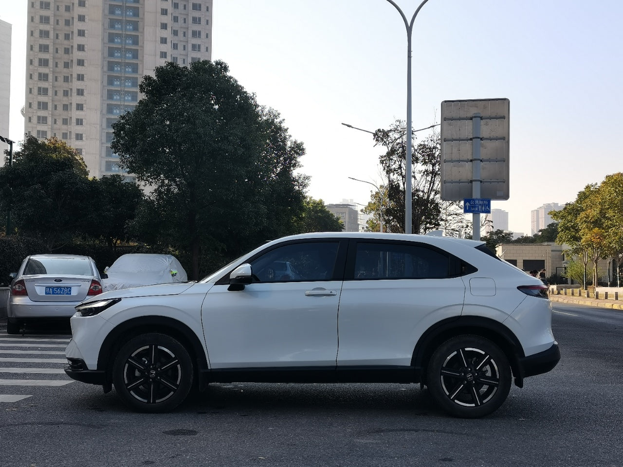 Honda Vezel 2023 вид сбоку