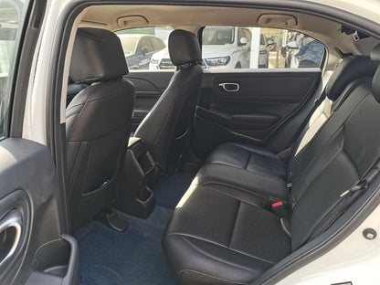 Honda Vezel 2023 интерьер · сиденья