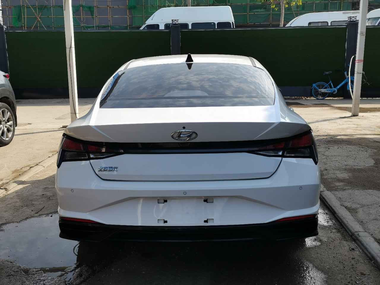 Hyundai Elantra 2022 задний вид · фонари