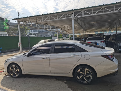 Hyundai Elantra 2022 вид сбоку
