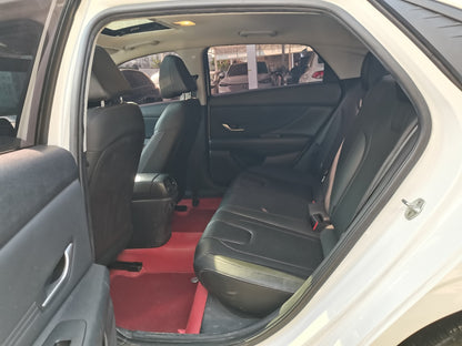 Hyundai Elantra 2022 интерьер · сиденья · панель