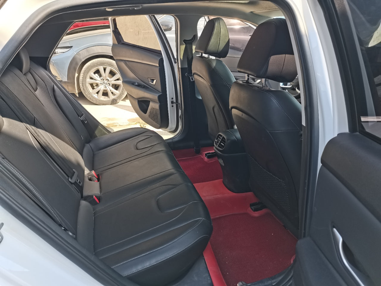 Hyundai Elantra 2022 интерьер · сиденья · панель