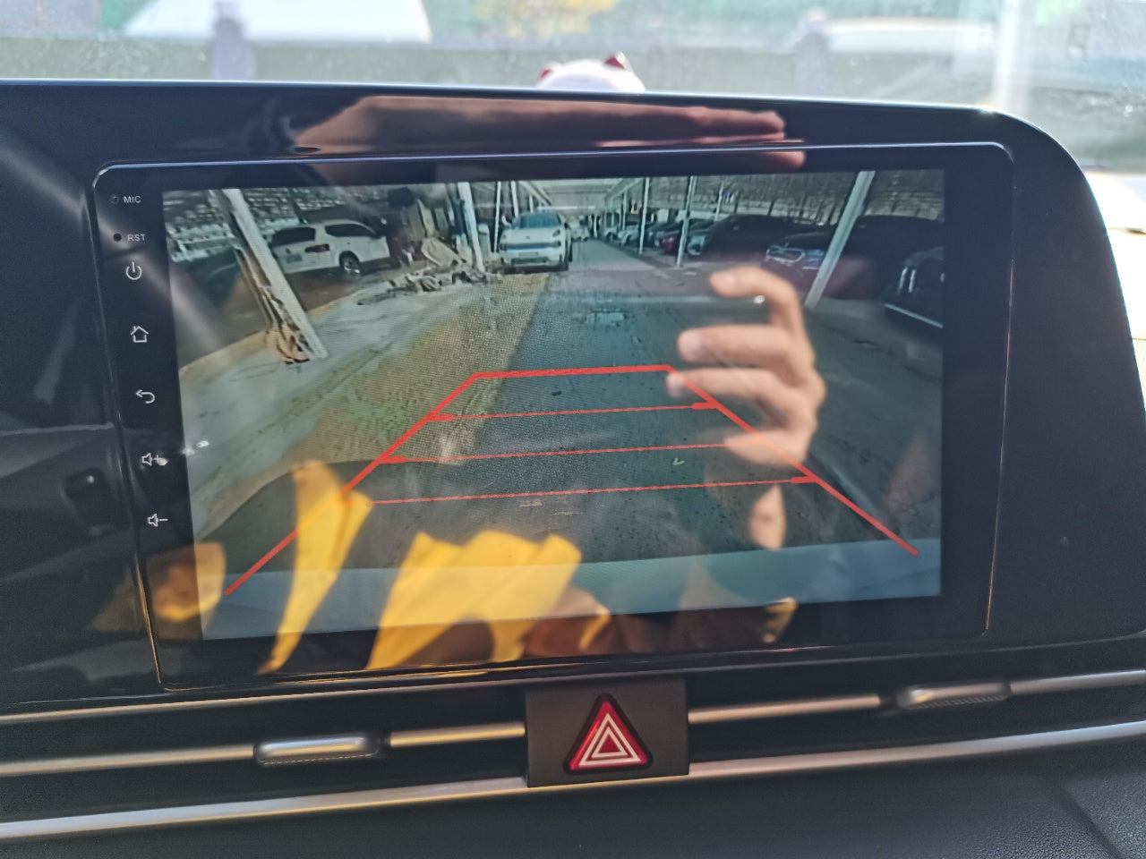 Hyundai Elantra 2022 центральная консоль · мультимедиа