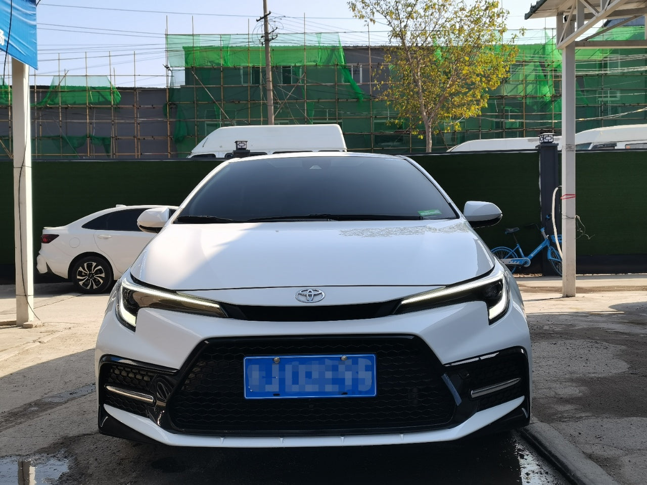 Toyota Corolla 2023 передний вид · фары · решётка