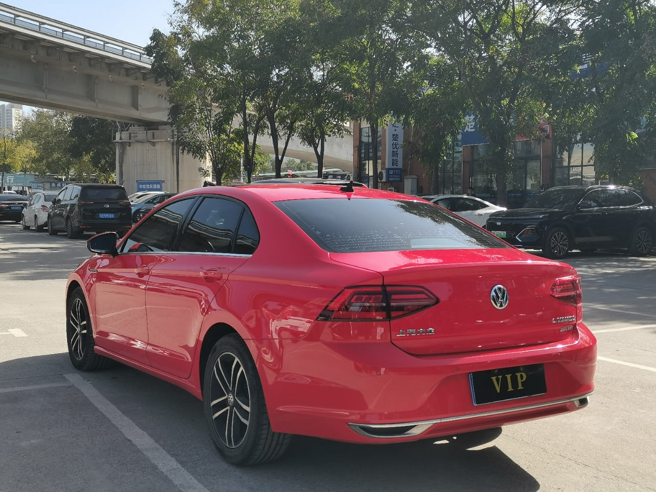 Volkswagen Lamando 2021 задний вид · фонари · багажник