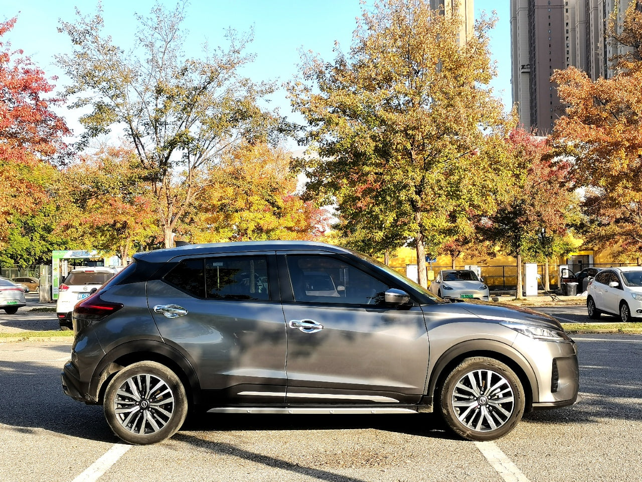 Боковой вид Nissan Kicks 2022